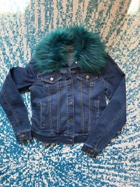 NWOT MAX Jeans Women's Bradford Denim Jacket w/ Removable Faux Fur Collar